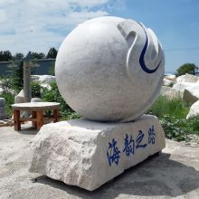 石雕土地公与土地婆 汉白玉福德正神像的招财镇宅之选